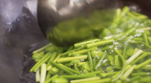 辣椒蚕豆炒蒜薹