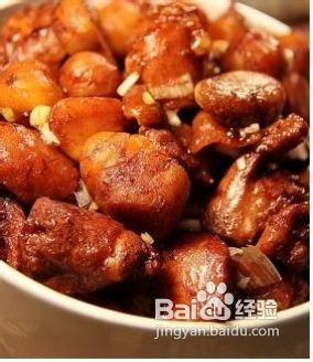 红烧栗子鸡翅的做法