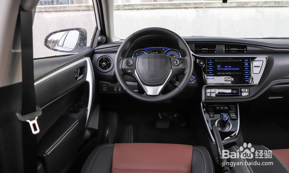 卡罗拉油箱盖怎么打开 油箱盖开关在哪