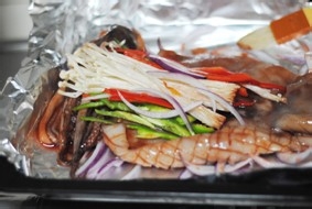 美食香烤鱿鱼金针卷卷的做法