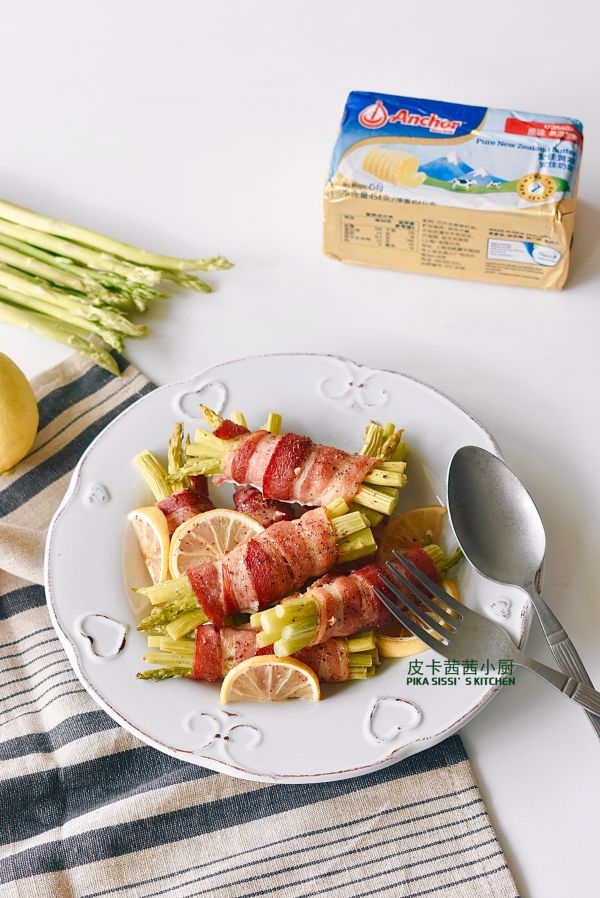 烤黄油芦笋培根卷