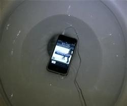 手机掉进厕所后怎么做