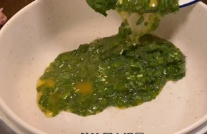 如何自制超低卡韭菜鸡蛋饼？