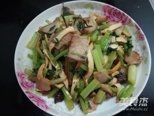 香芹炒豆干腊肉
