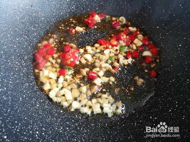 家庭自制酸豆角炒鸡杂