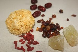 如何制作美味好吃的桃胶木耳羹