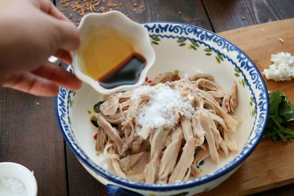 亚麻籽油凉拌鸡腿丝