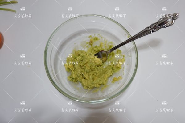 牛油果黄桃莎莎酱