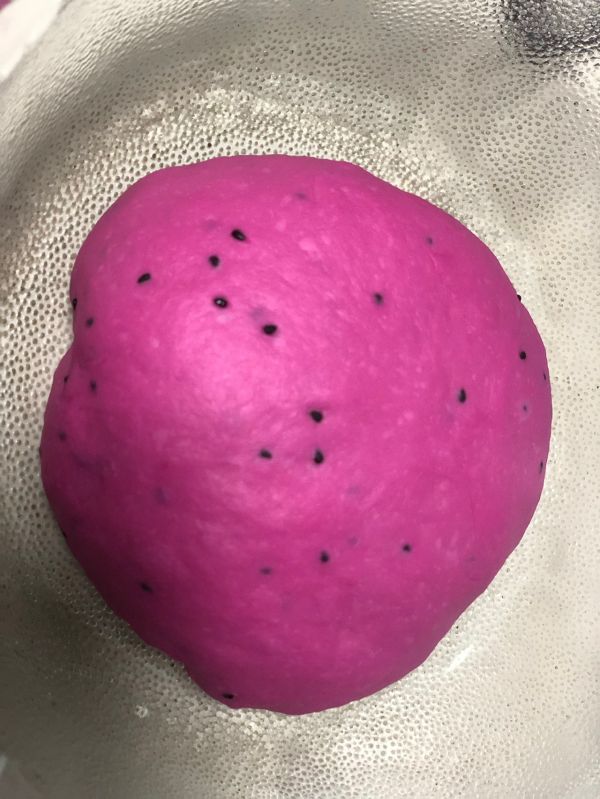 火龙果麻薯软欧包