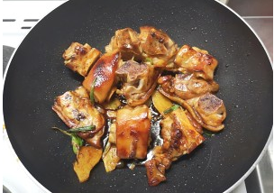 极简版红烧猪蹄(电饭煲)的做法