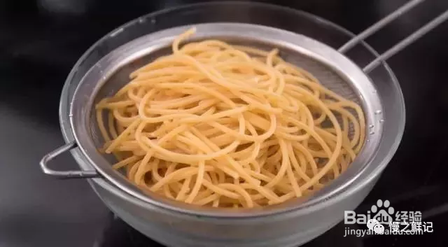 牛油果虎虾青酱意粉