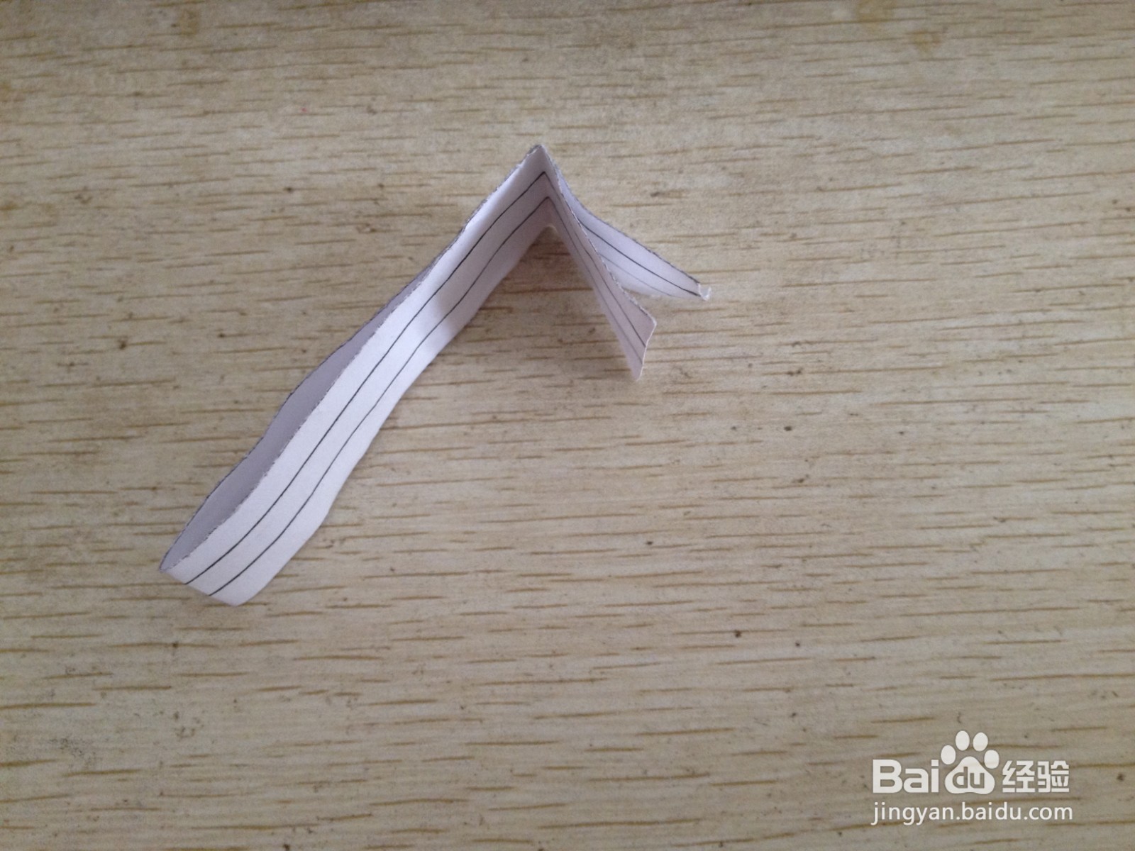 如何用一张纸条做可以支撑两支中性笔的简易支架