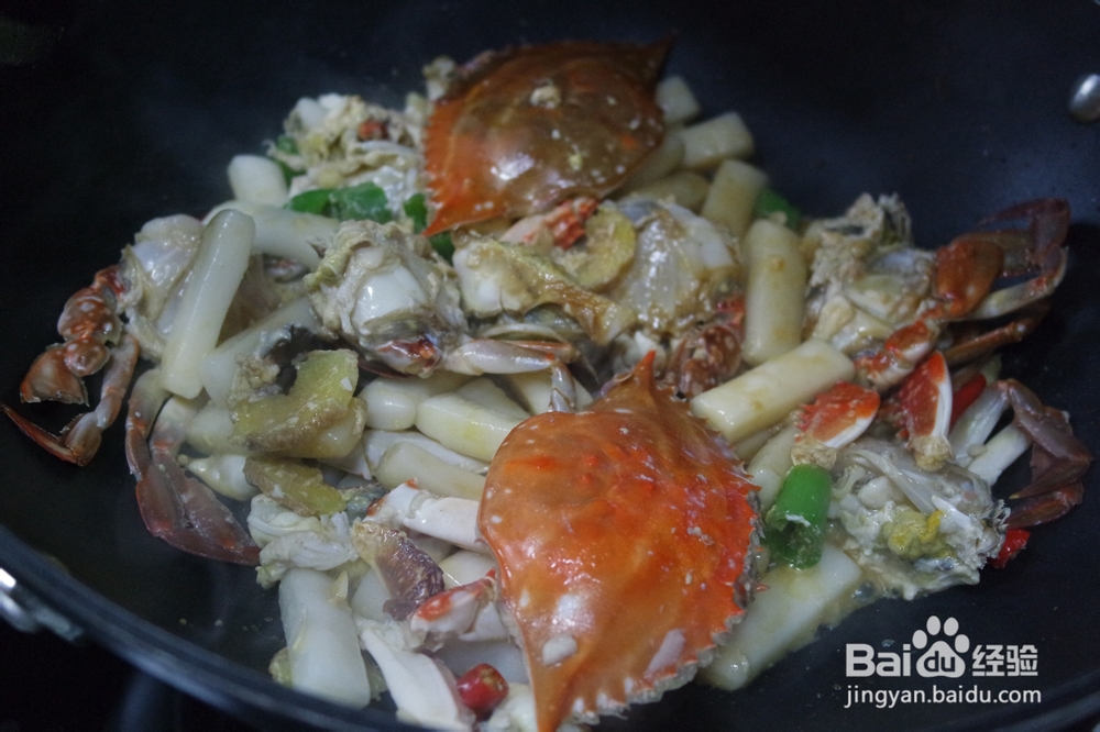 自己做梭子蟹炒年糕海鲜美食