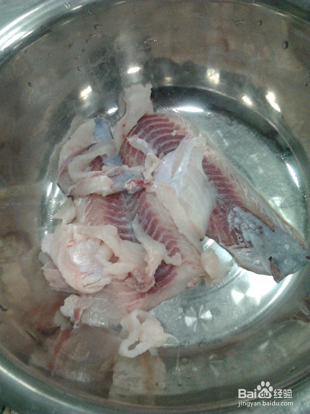 如何制作水发鱼肉丸。