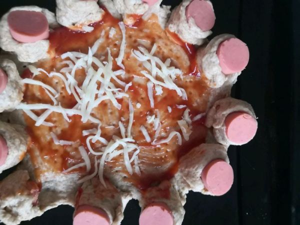 鲜虾贡丸披萨和花式培根披萨