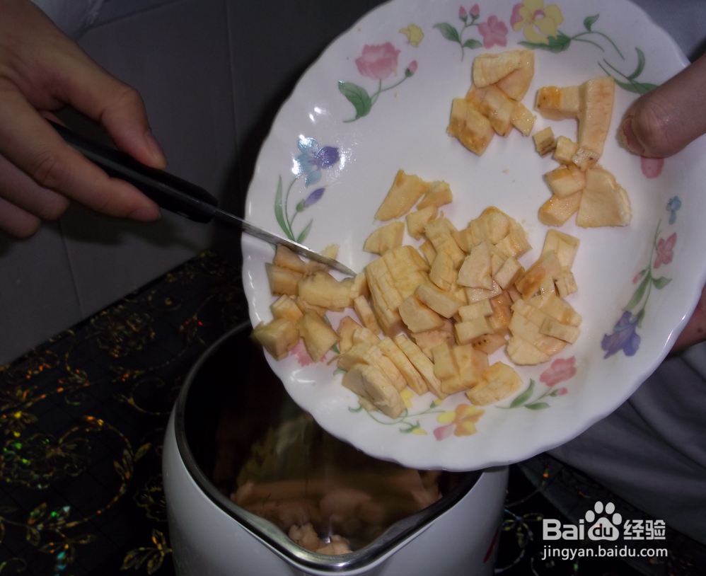 如何制作美味的香蕉奶昔