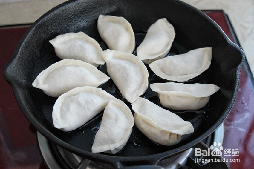 抱蛋煎饺的做法