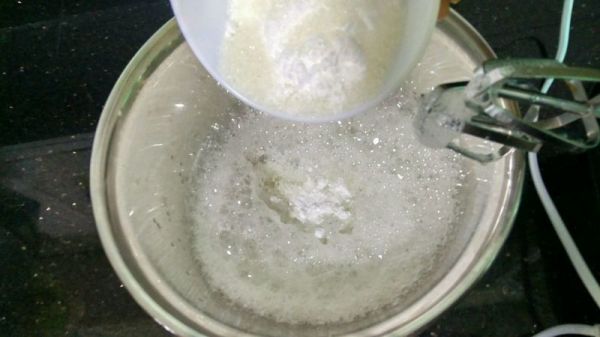 杨梅果酱夹心蛋糕卷