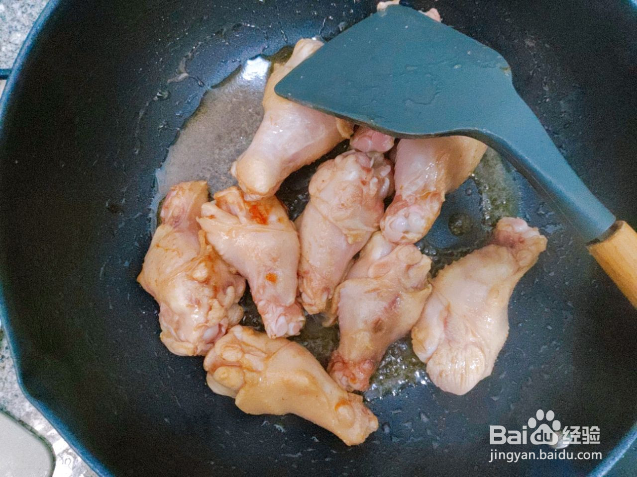 香菇卤翅根盖浇面的做法