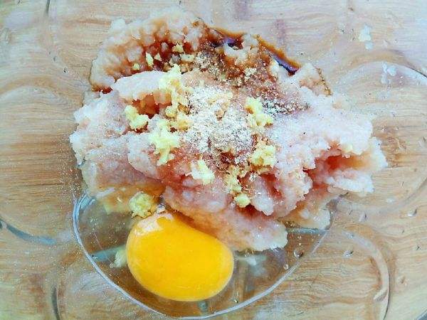 荠菜鸡肉大馅馄饨-（荠菜鸡肉馄饨的做法）[图]
