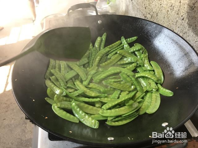 家庭自制鱿鱼炒荷兰豆