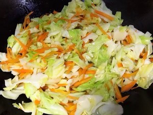 制作很有食欲的炒粉丝