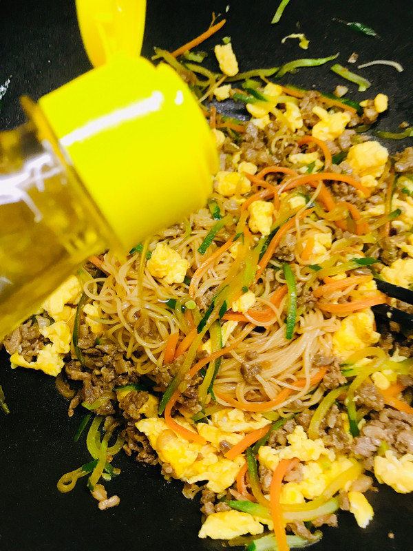 肉臊子鸡蛋炒面