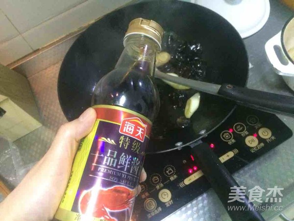 山药炒木耳的做法