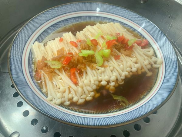 蒜蓉辣椒蒸金针菇