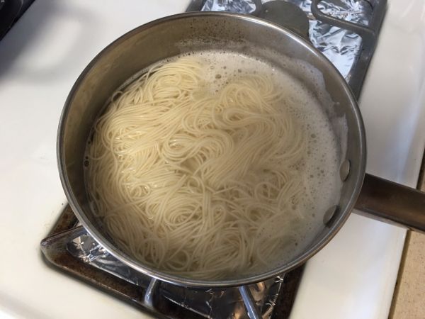一碗菠菜火腿鸡汤面