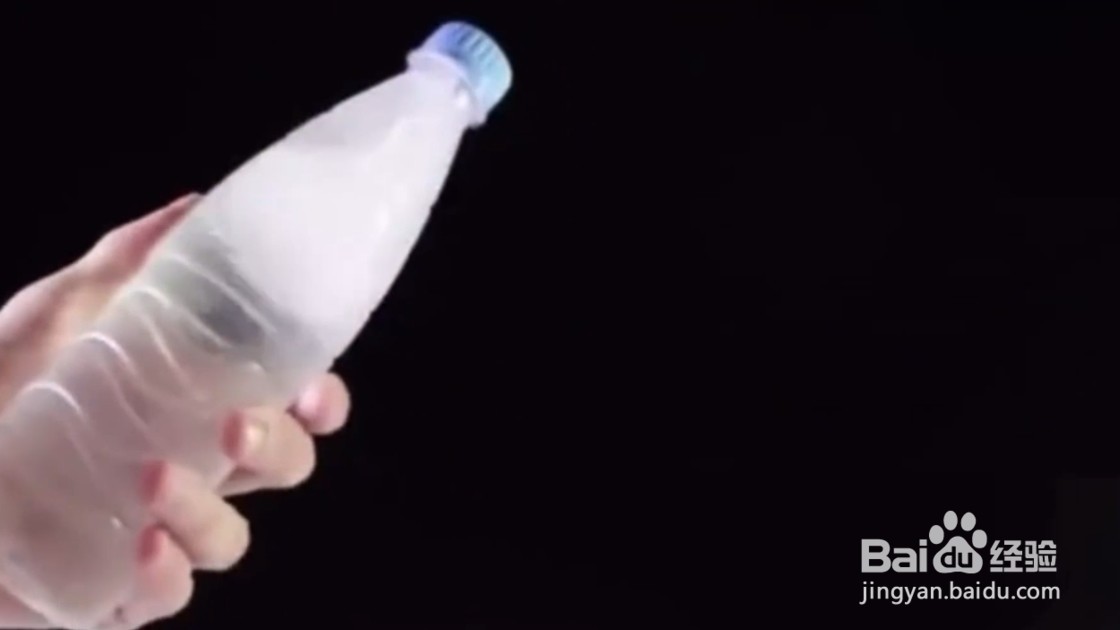 如何让一瓶矿泉水瞬间结冰？