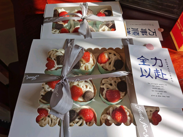 草莓奶油纸杯蛋糕
