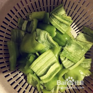 食补养生虾仁炒青椒的做法