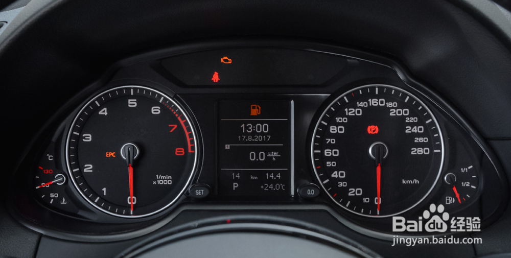 奥迪Q5油箱盖怎么开 油箱盖开关在哪里