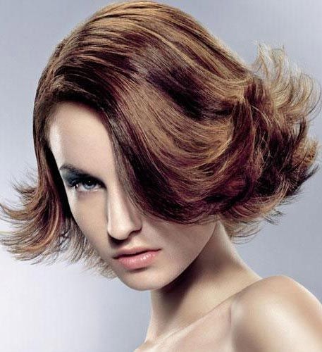 让我们和发型屋一起回顾2010年一年之中,最具代表性女生流行短发吧