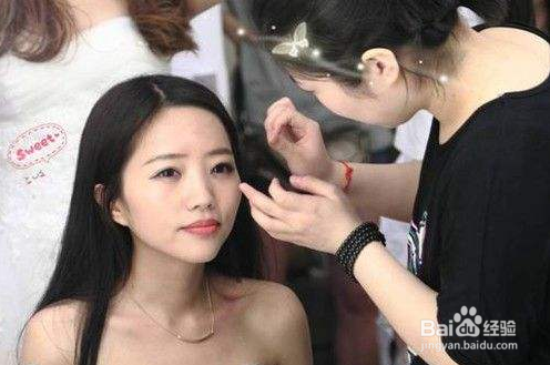 怎样劝女朋友化妆