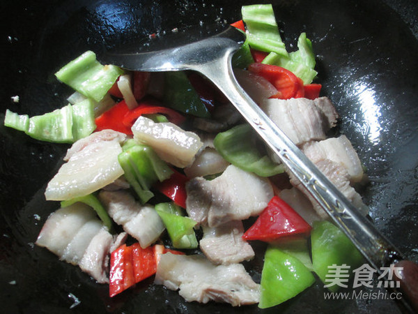 双椒回锅肉的做法