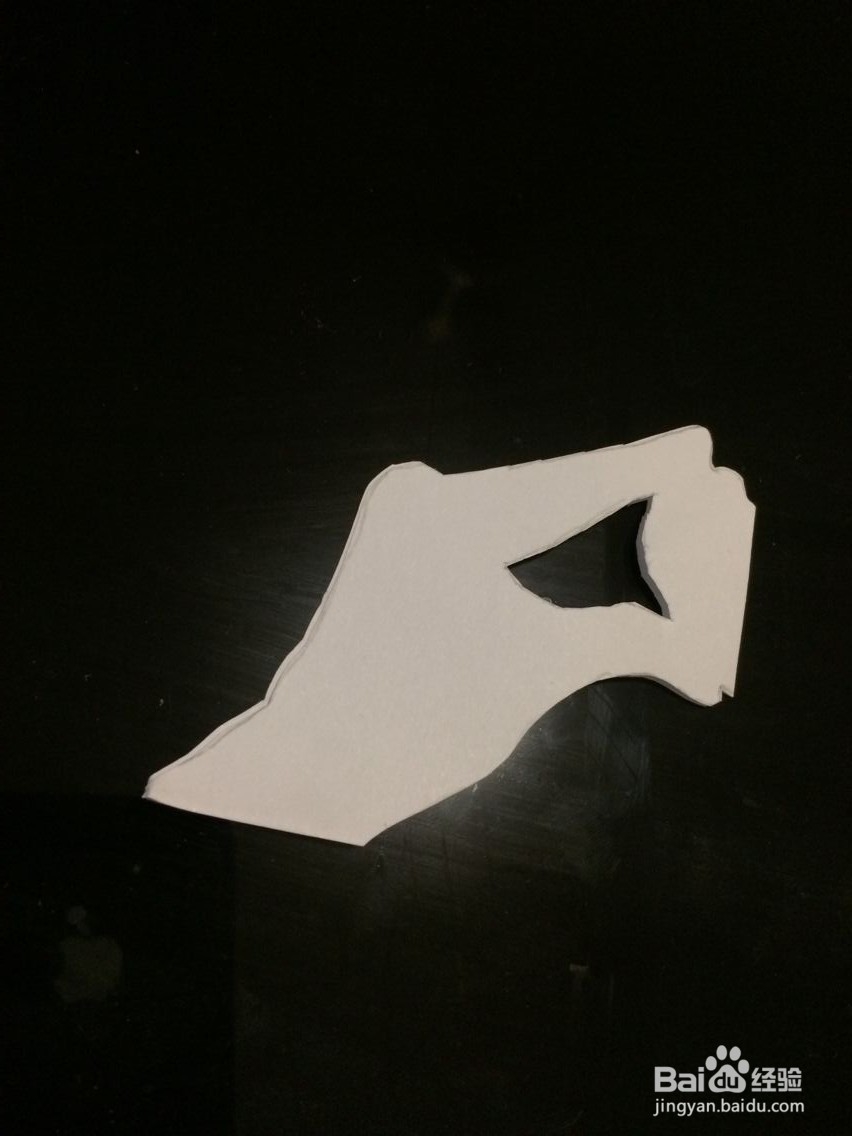 剪纸:手握心的造型