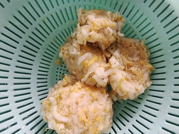 东北酸菜炖脊骨