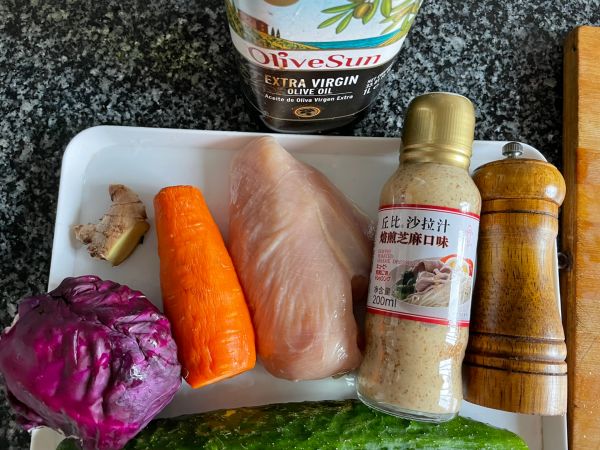 焙煎芝麻鸡肉沙拉