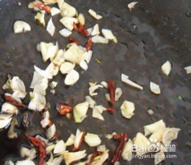 烧制这种肉搭配几个荆条辣椒,健筋骨还好吃。