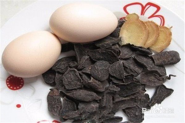 平时梳头发的时候掉发比较多，吃些什么好？