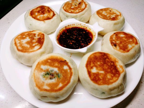 韭菜小墨鱼虾皮水煎包