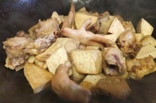 芋头焖鸡怎么做