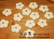 怎样自制花朵馒头