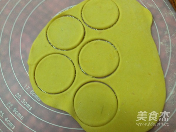 “中国红”蒸面包