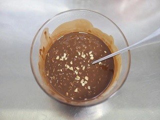 巧克力脆皮奶油盒子蛋糕怎么做？