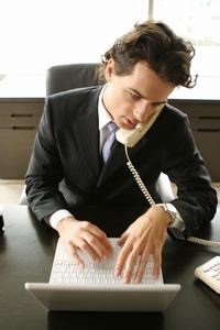 怎样打电话伤耳朵