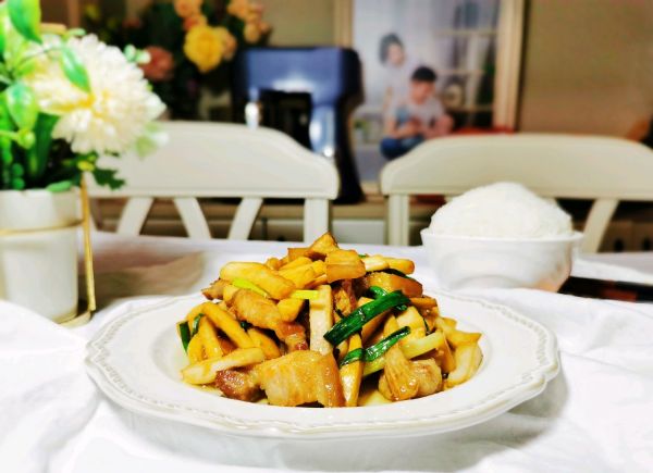 五花肉炒杏鲍菇