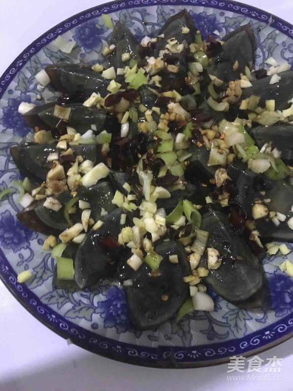 凉拌酸辣皮蛋
